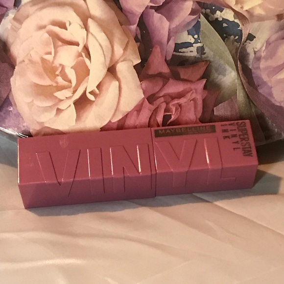 VINYL - COY MAYBELLINE New York lip color - Picture 2 of 4